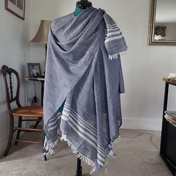 Tommy Bahama Breezy Travel Ruana - Picture 2 of 4